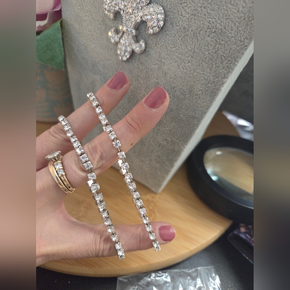 Silver Fleur-de-Lis Jewelry Set - Picture 6 of 9